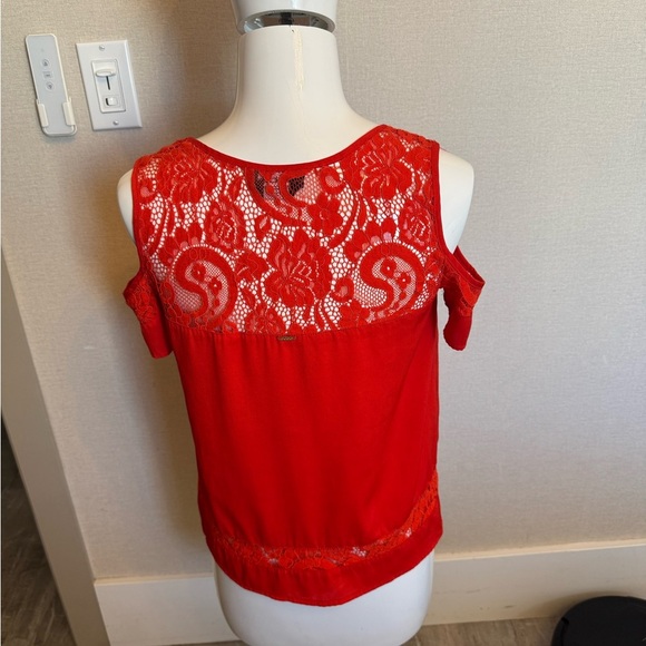 Bebe Red Cut Out Short Sleeve Blouse - Picture 2 of 5